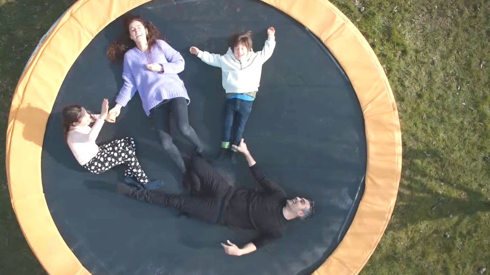 Bahar umilia Pırıl, dolore per la morte di Yeliz, La forza di una donna - puntata 47